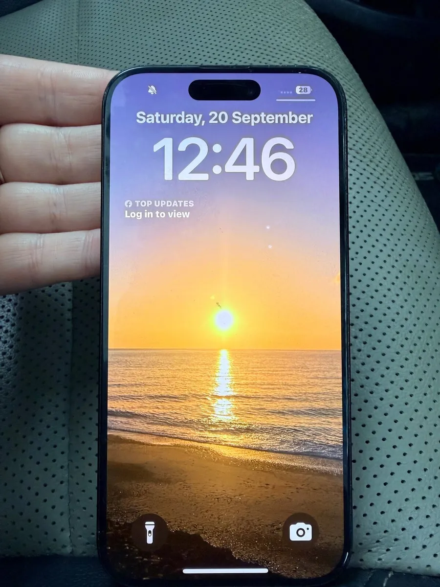 iPhone 15 Pro - Image 2