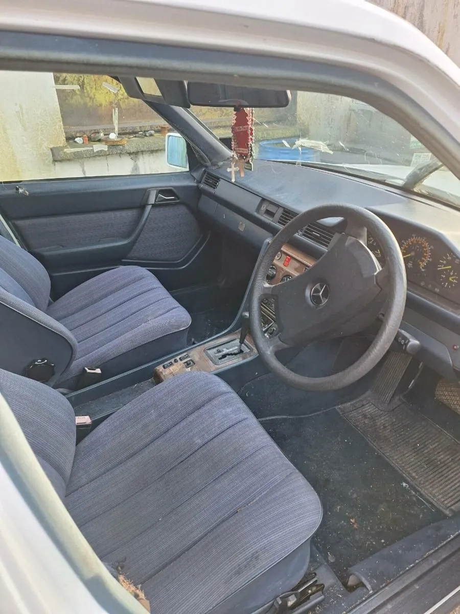 Mercedes Benz - Image 2