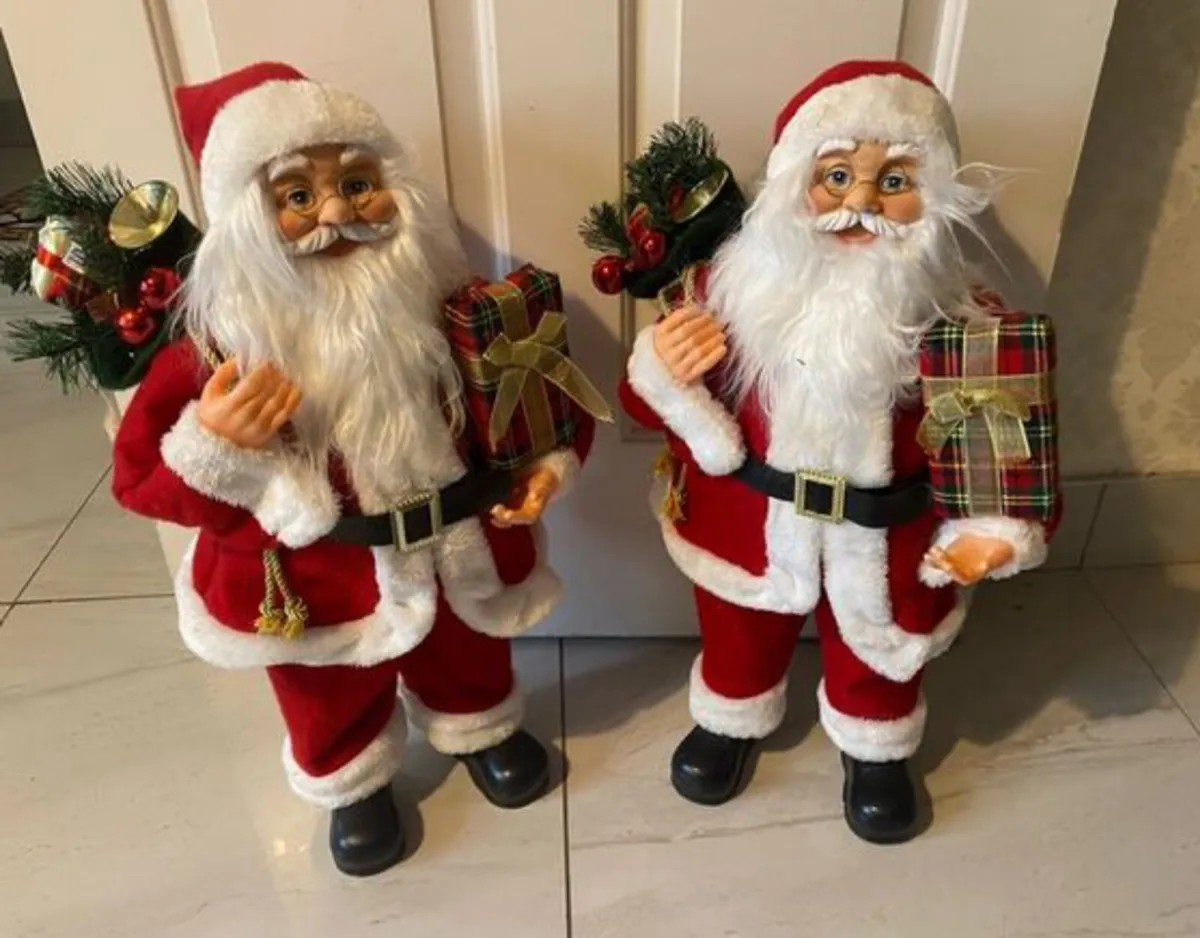 Santa & other decorations - Image 1