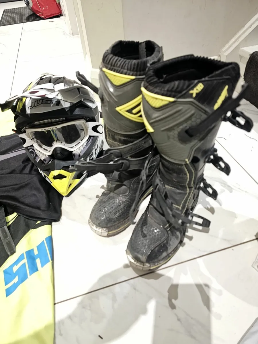Stomp Z3 140cc + Helmet, Boots & Gear - Image 2