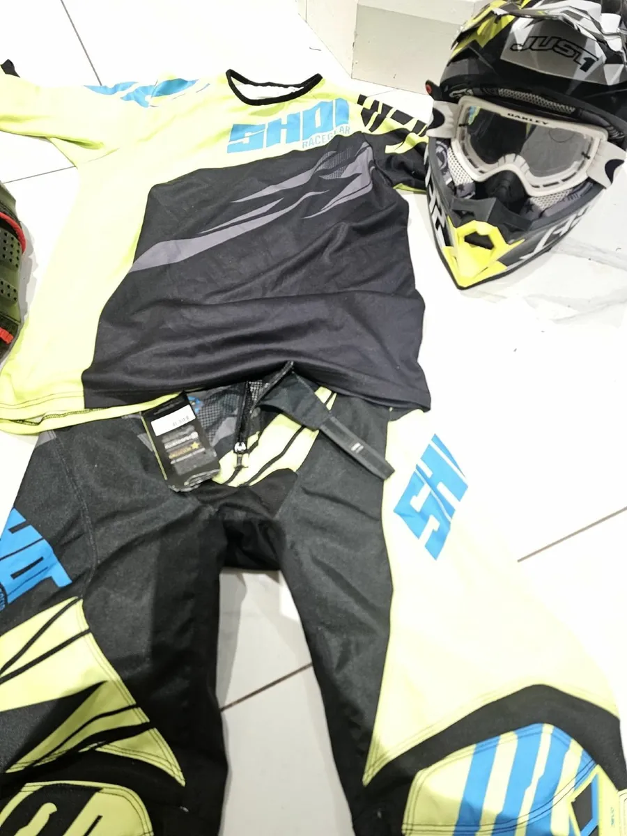Stomp Z3 140cc + Helmet, Boots & Gear - Image 3