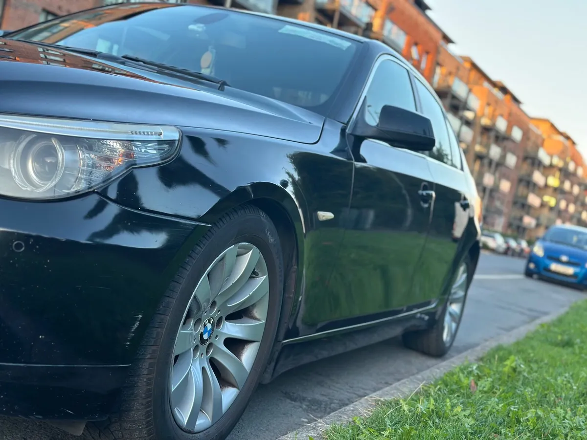 BMW 5-Series 2010 - Image 3