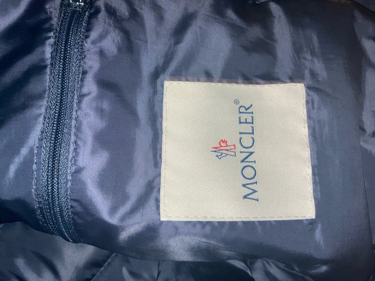 Men’s Moncler Gilet - Image 3