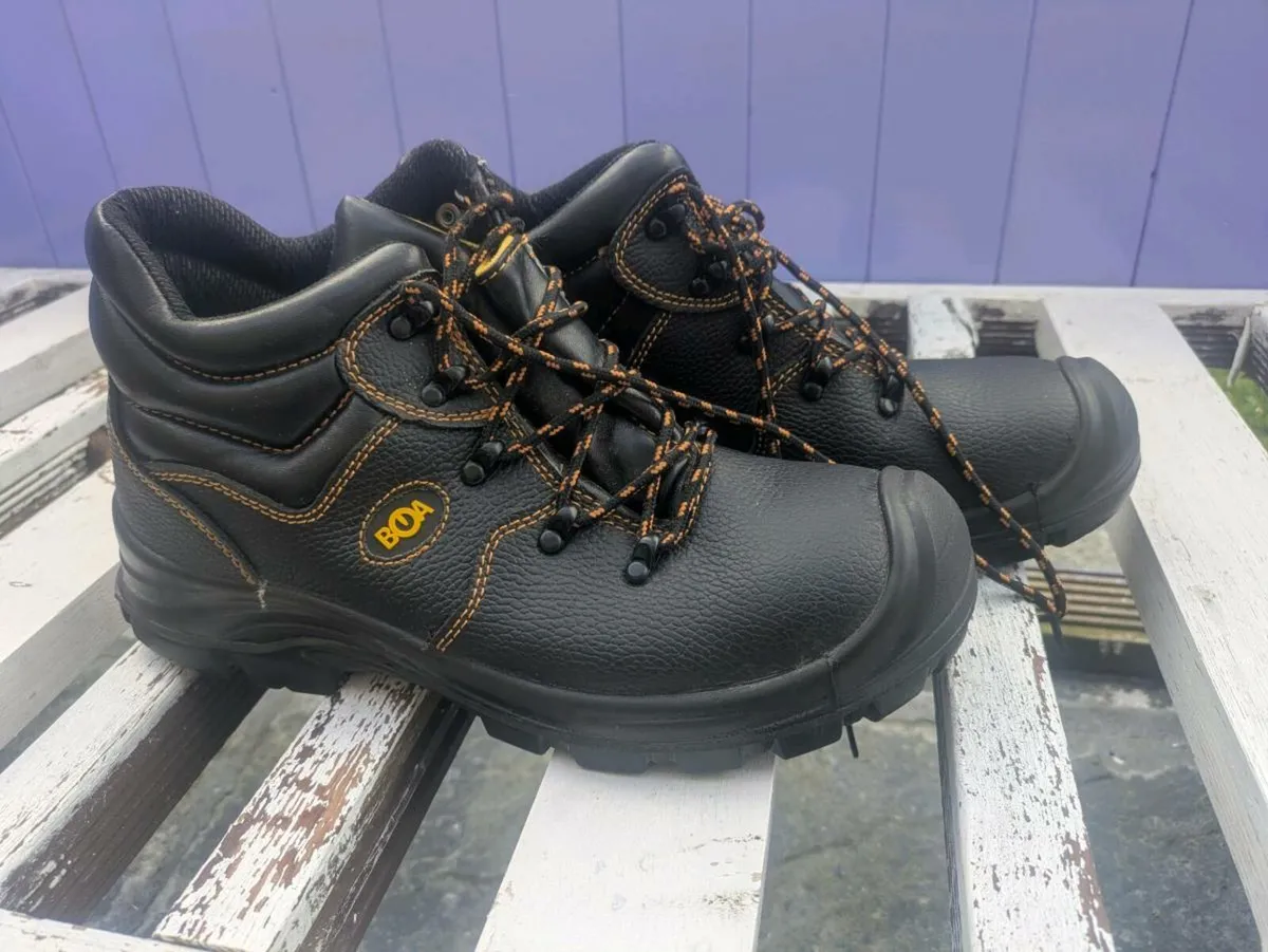 Work boots - Image 1