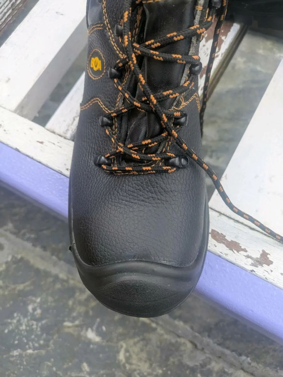 Work boots - Image 2