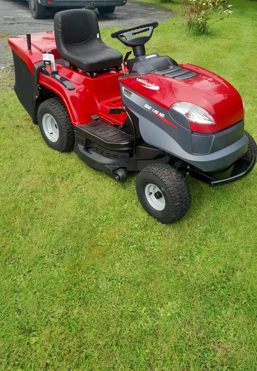 2022 Castlegarden mower - Image 1