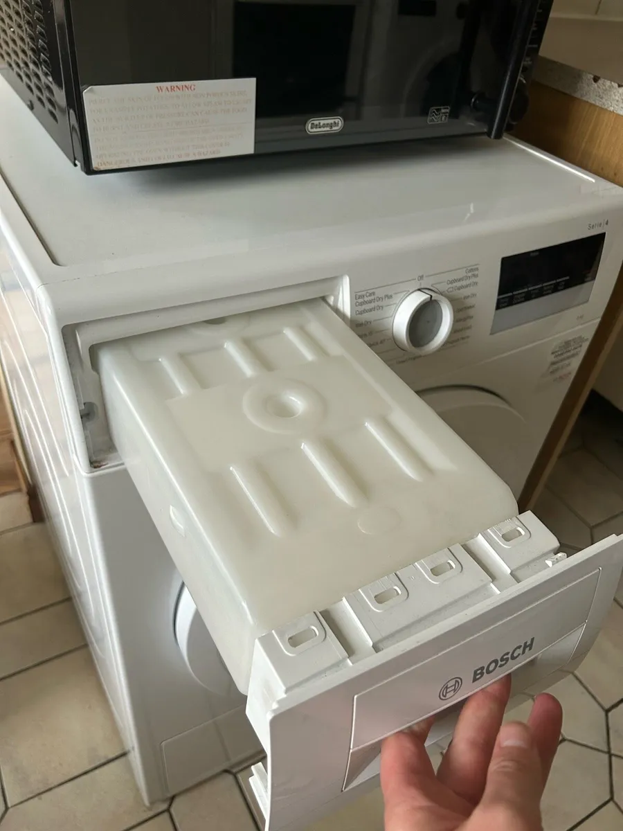 Bosch 8Kg Condenser Tumble Dryer - Image 3