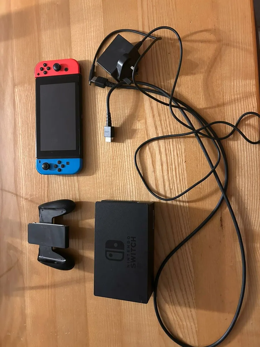 Nintendo Switch and PlayStation 4 slim - Image 1