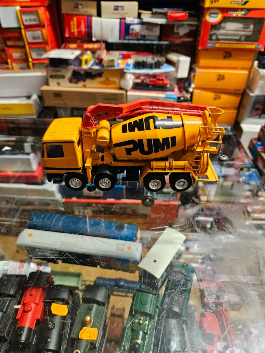 Corgi Conrad Mercedes Pump Truck 1.50 - Image 4