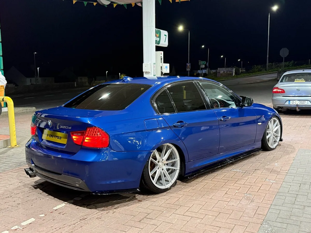BMW E90 320D - Image 2