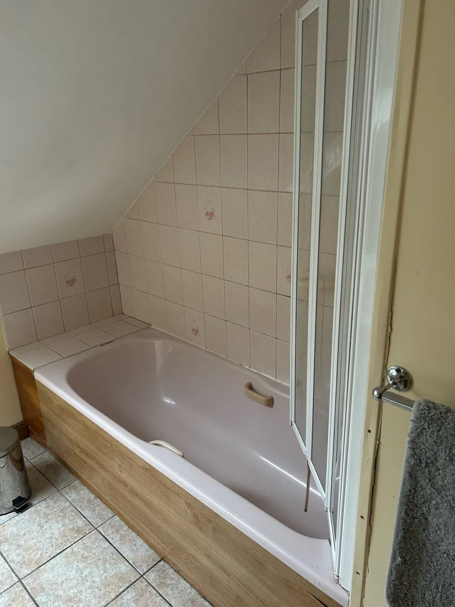 Pink Bathroom Pieces - Toilets, Sinks, Bath - Image 1