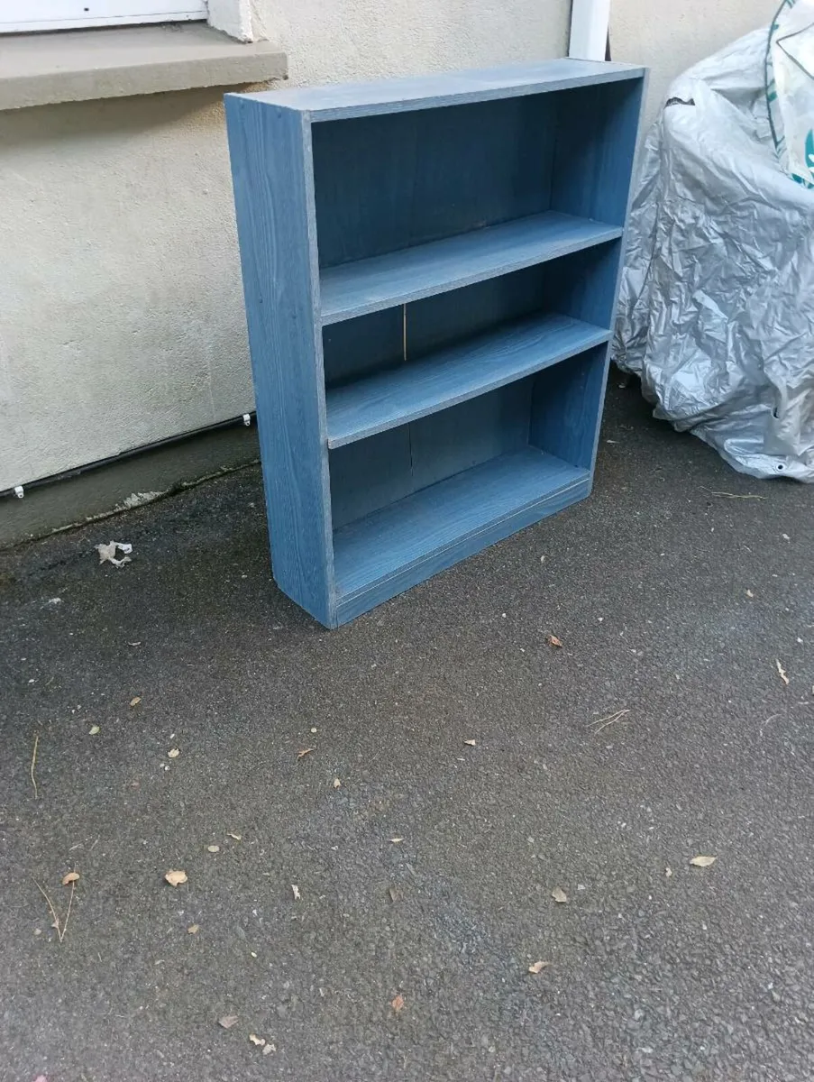 Lovely blue book case , good condition 25 Euro - Image 2