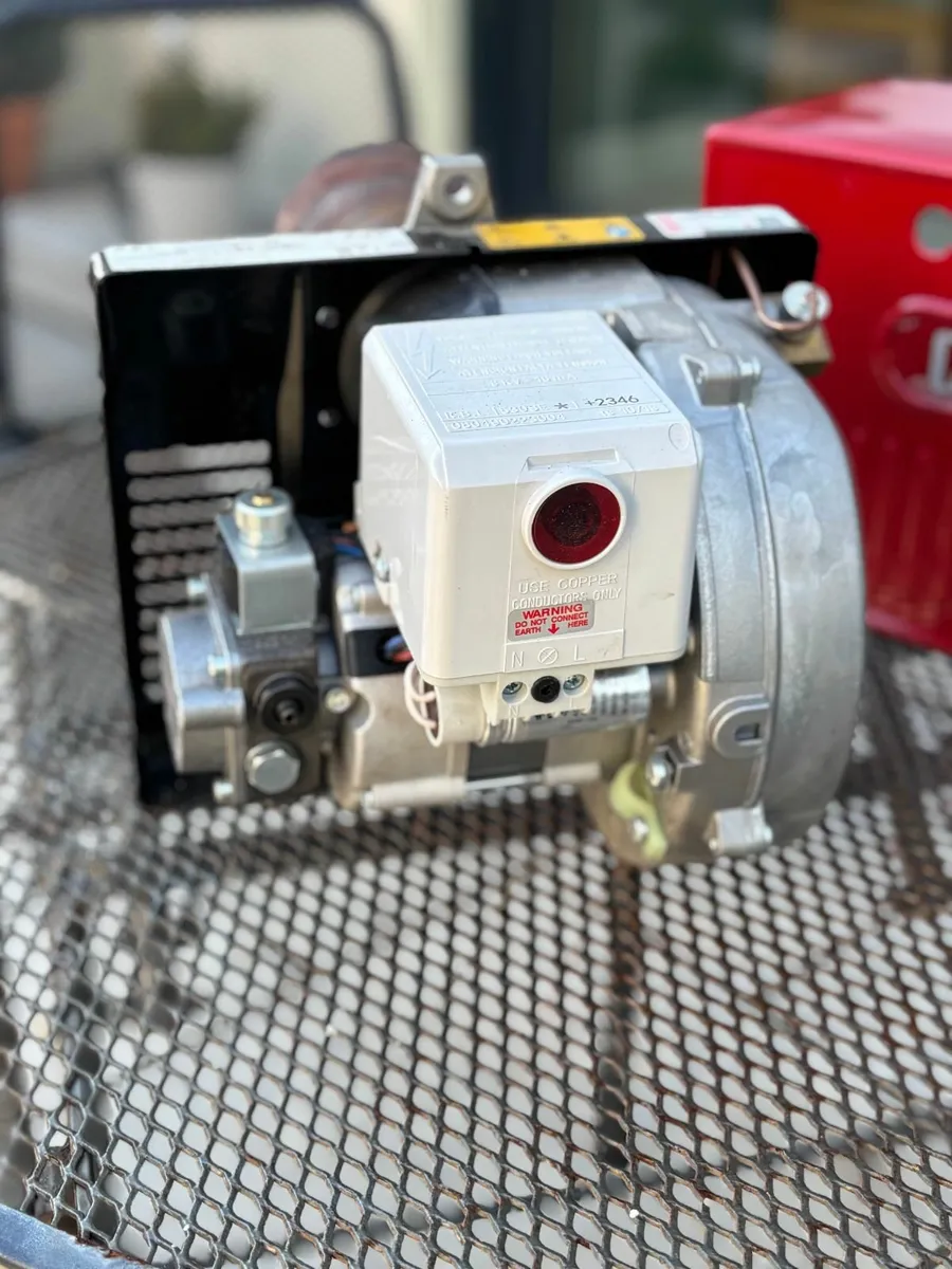 Riello 40 G3B Oil Burner – Excellent Condition - Image 2