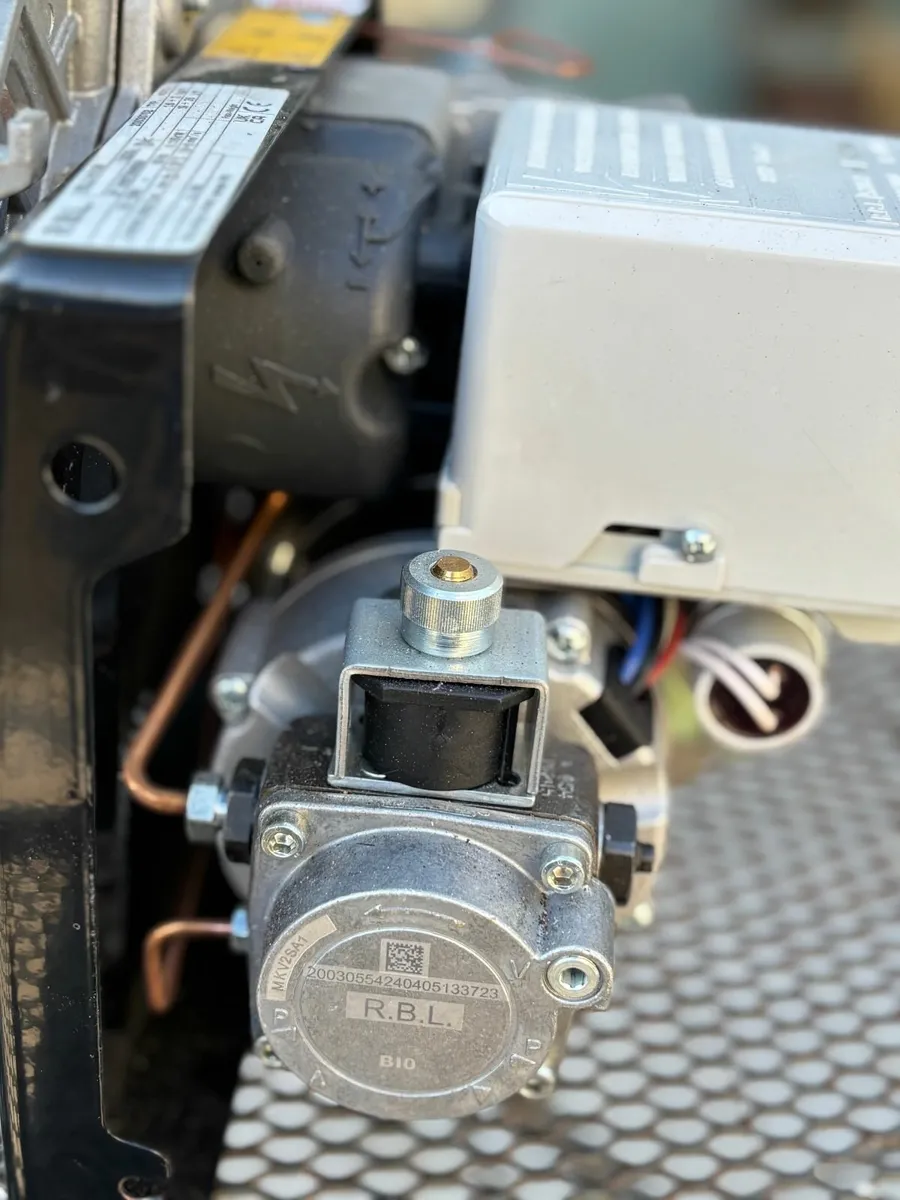 Riello 40 G3B Oil Burner – Excellent Condition - Image 4