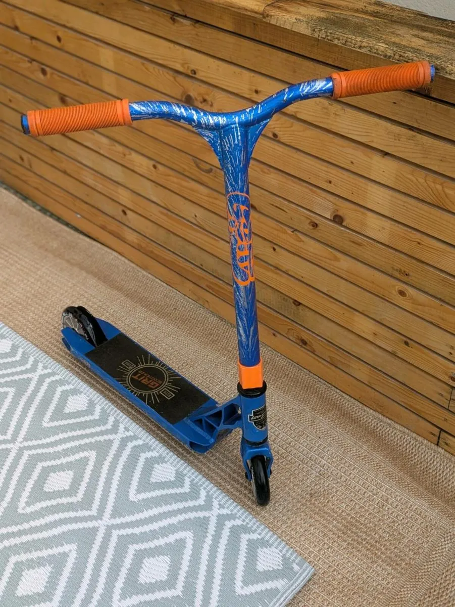 Stunt scooter - Image 1