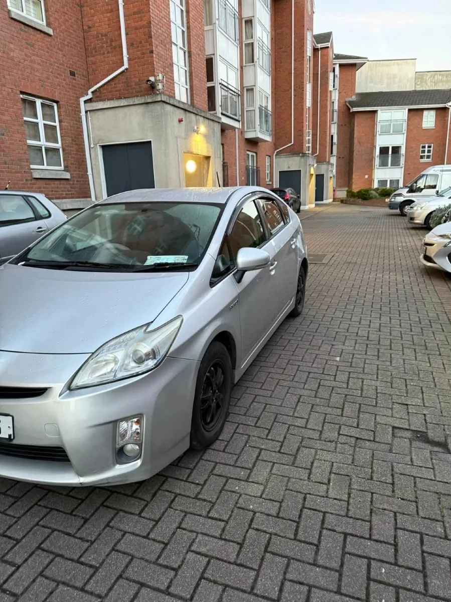 Toyota Prius 2011 - Image 2
