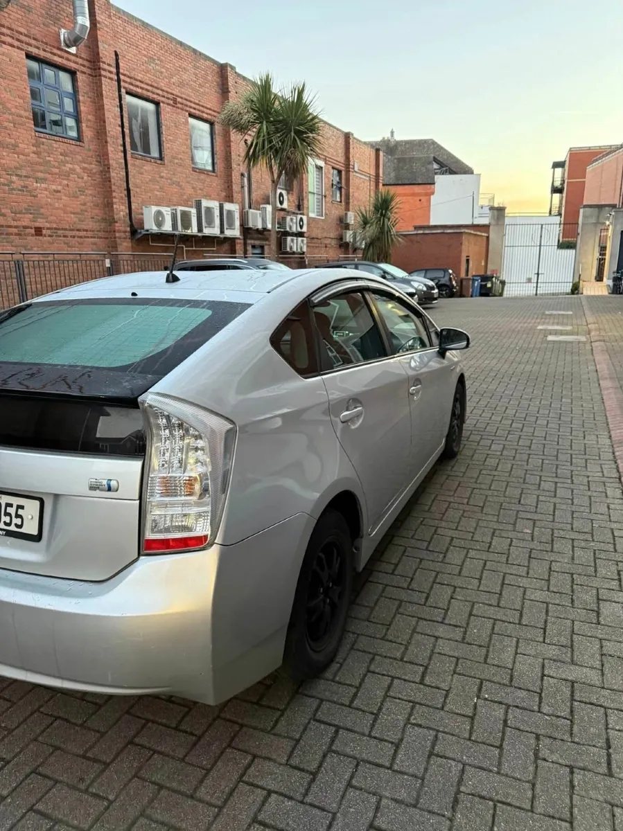 Toyota Prius 2011 - Image 3