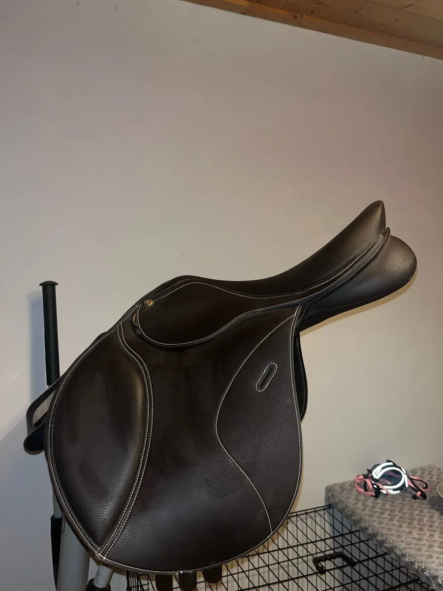 17” Adjustable Brown Turfmasters Saddle