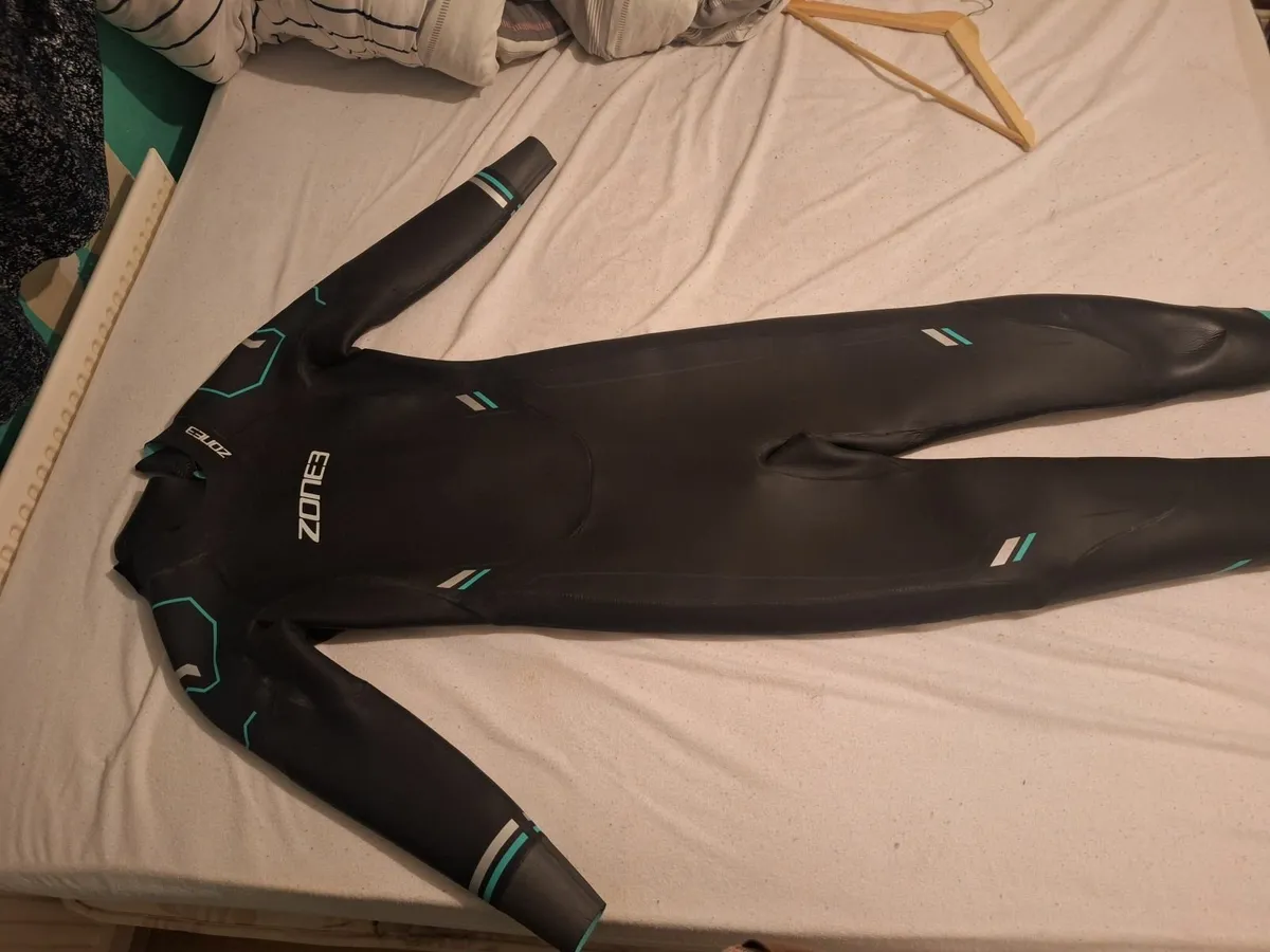 Practically new Ladies triatholon wetsuit - Image 2