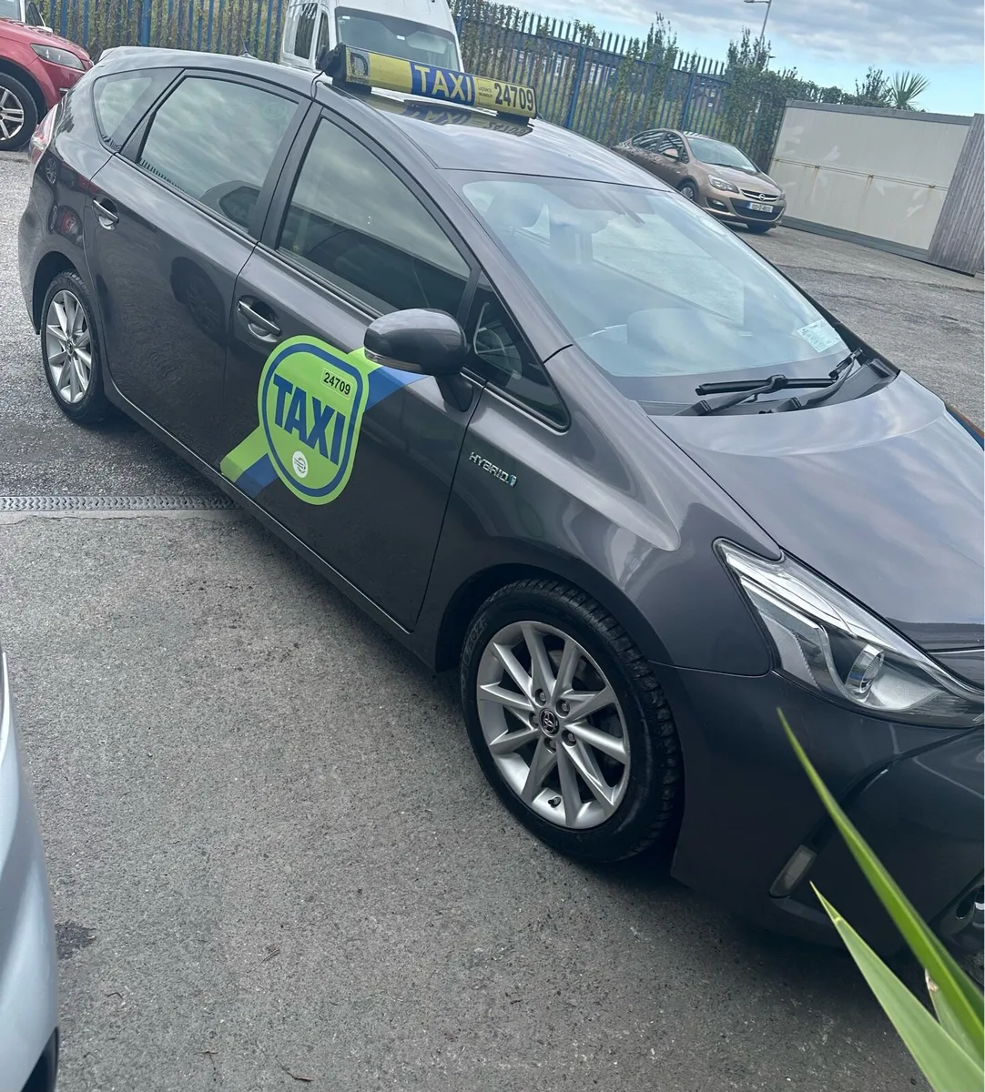 Toyota prius +7 seater taxi ready - Image 1
