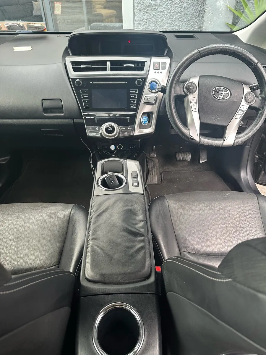 Toyota prius +7 seater taxi ready - Image 4