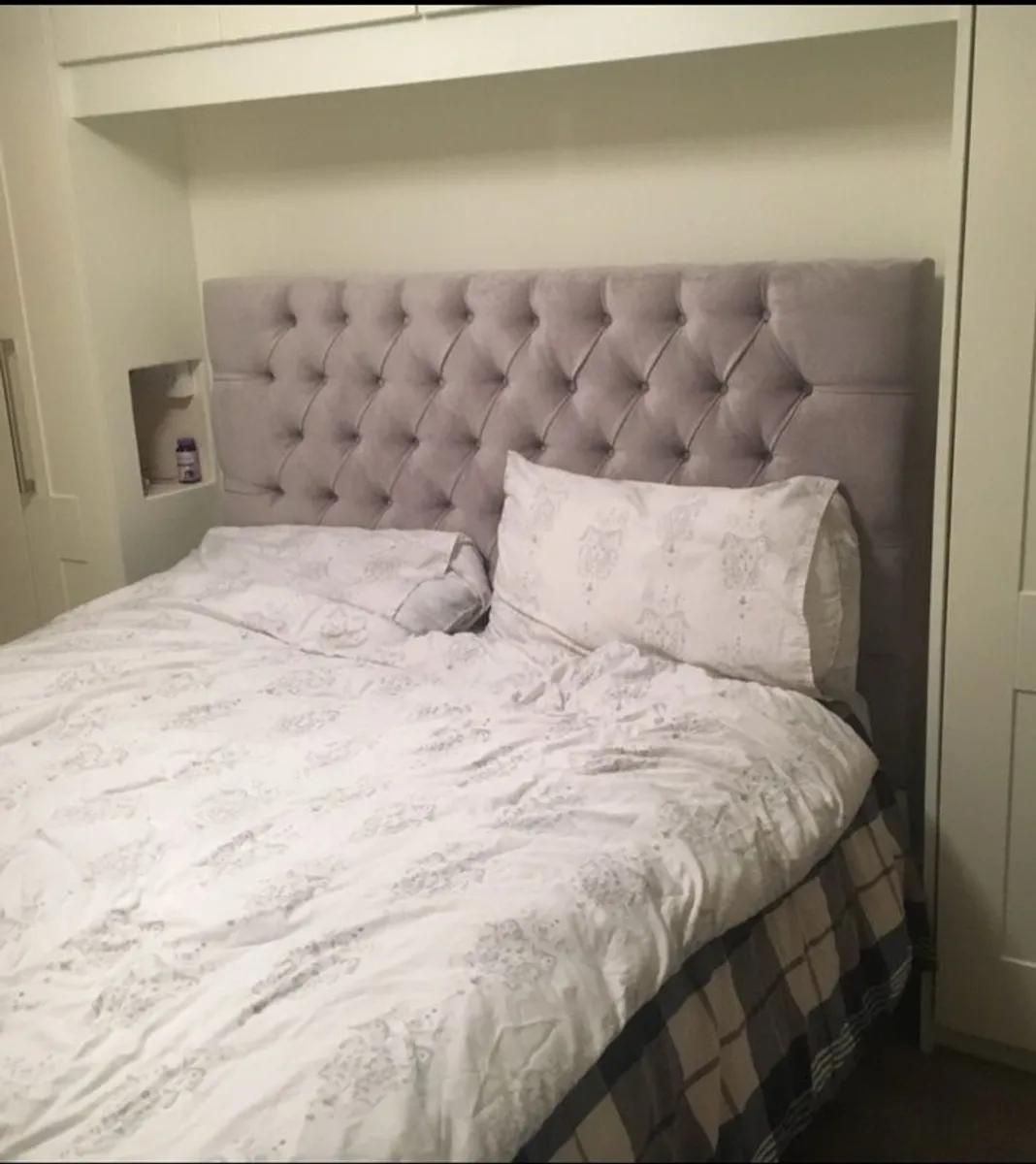 Luxurious Grey Velvet Button Bed - Image 2