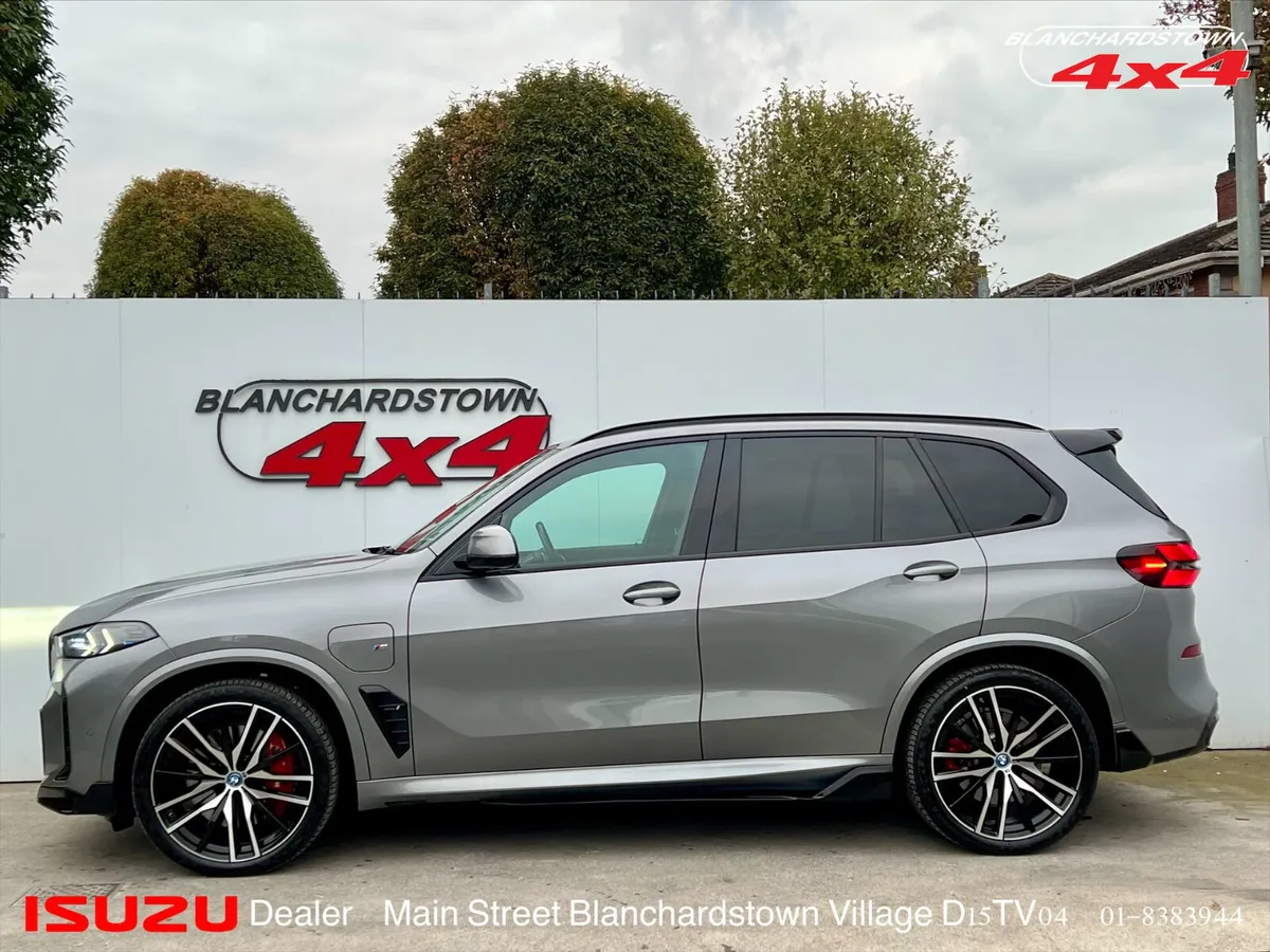 BMW X5 MSPORT 50e BENCHMARK OF LUXURY PERFORMANCE - Image 3