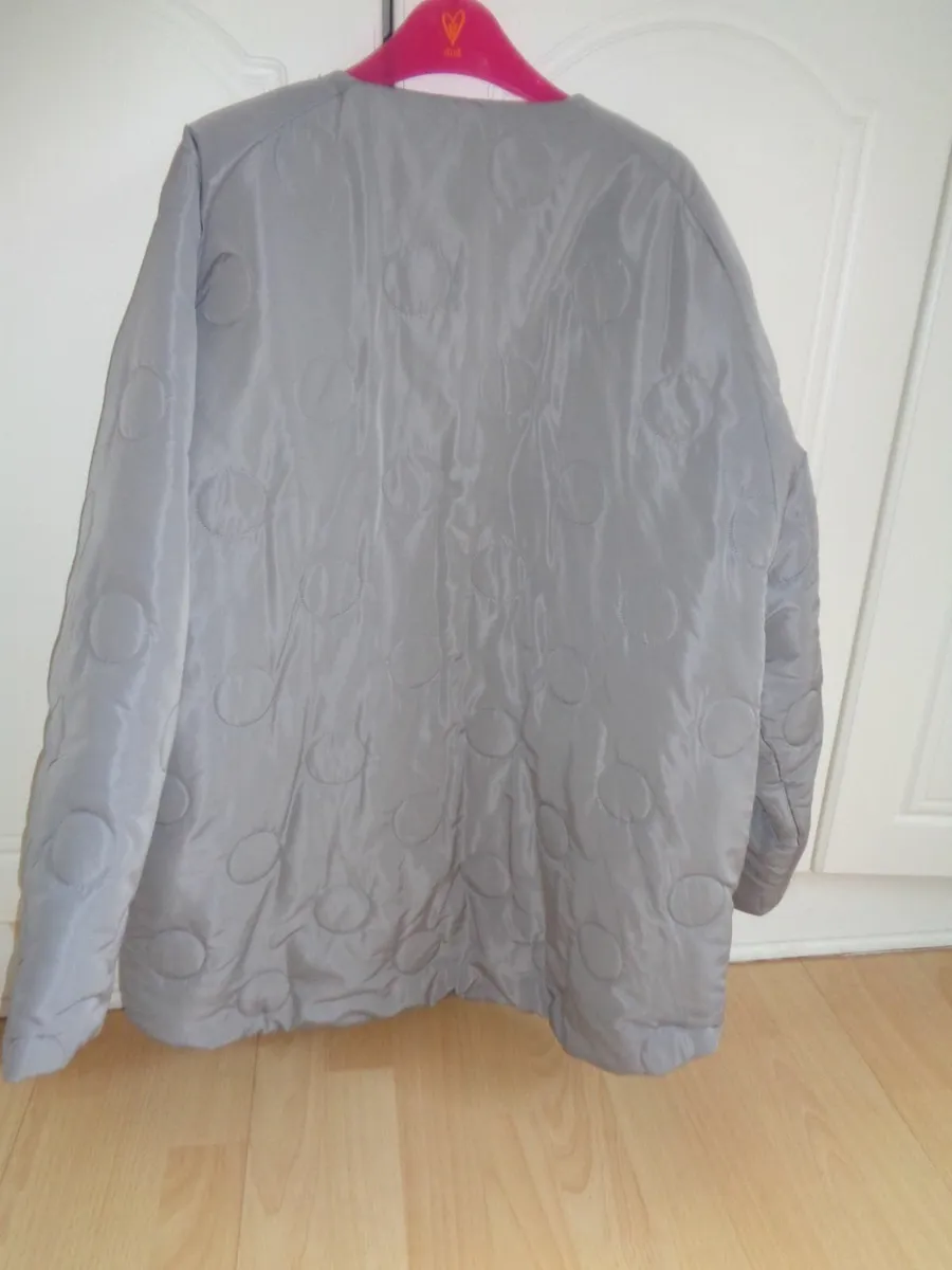 Carolyn Donnelly Padded Jacket for Sale - Image 3