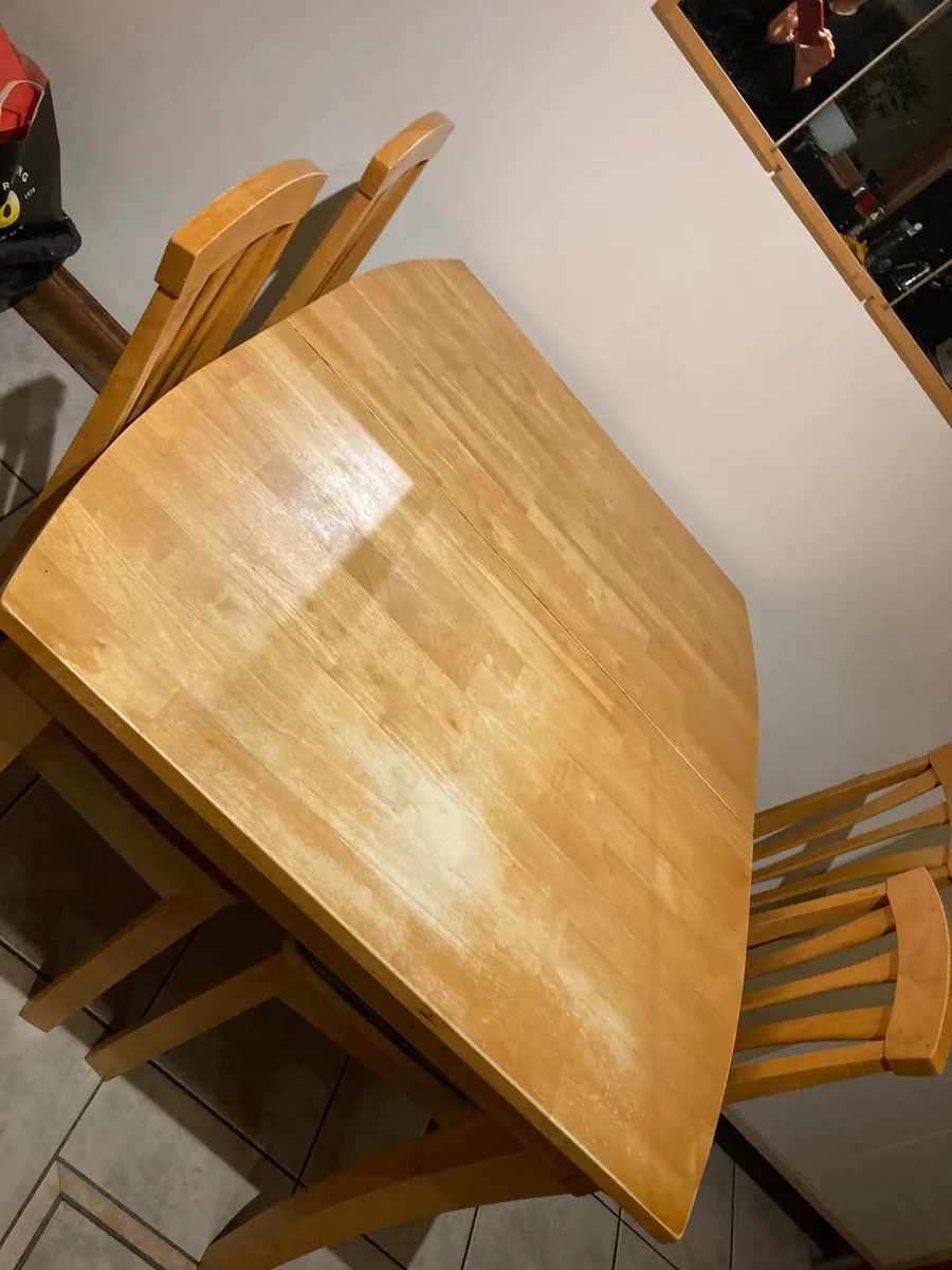 Dining table and chairs - Image 1