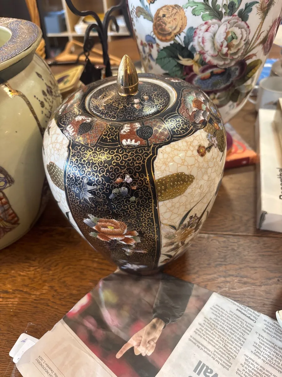 Pair of Hand-Painted Satsuma-Style Jars with Lids - Image 3