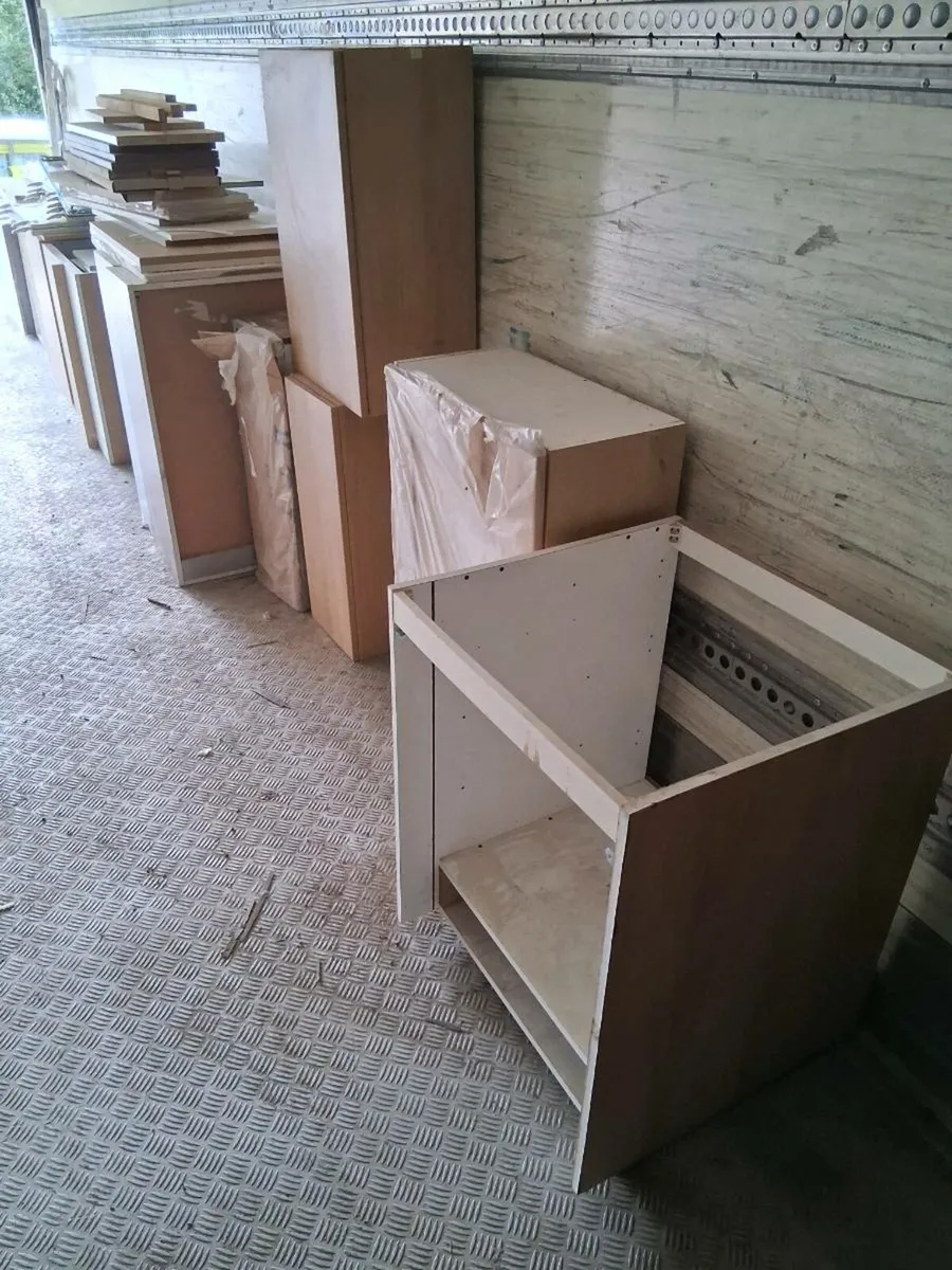 Kitchen units worktops and accessories - Image 1