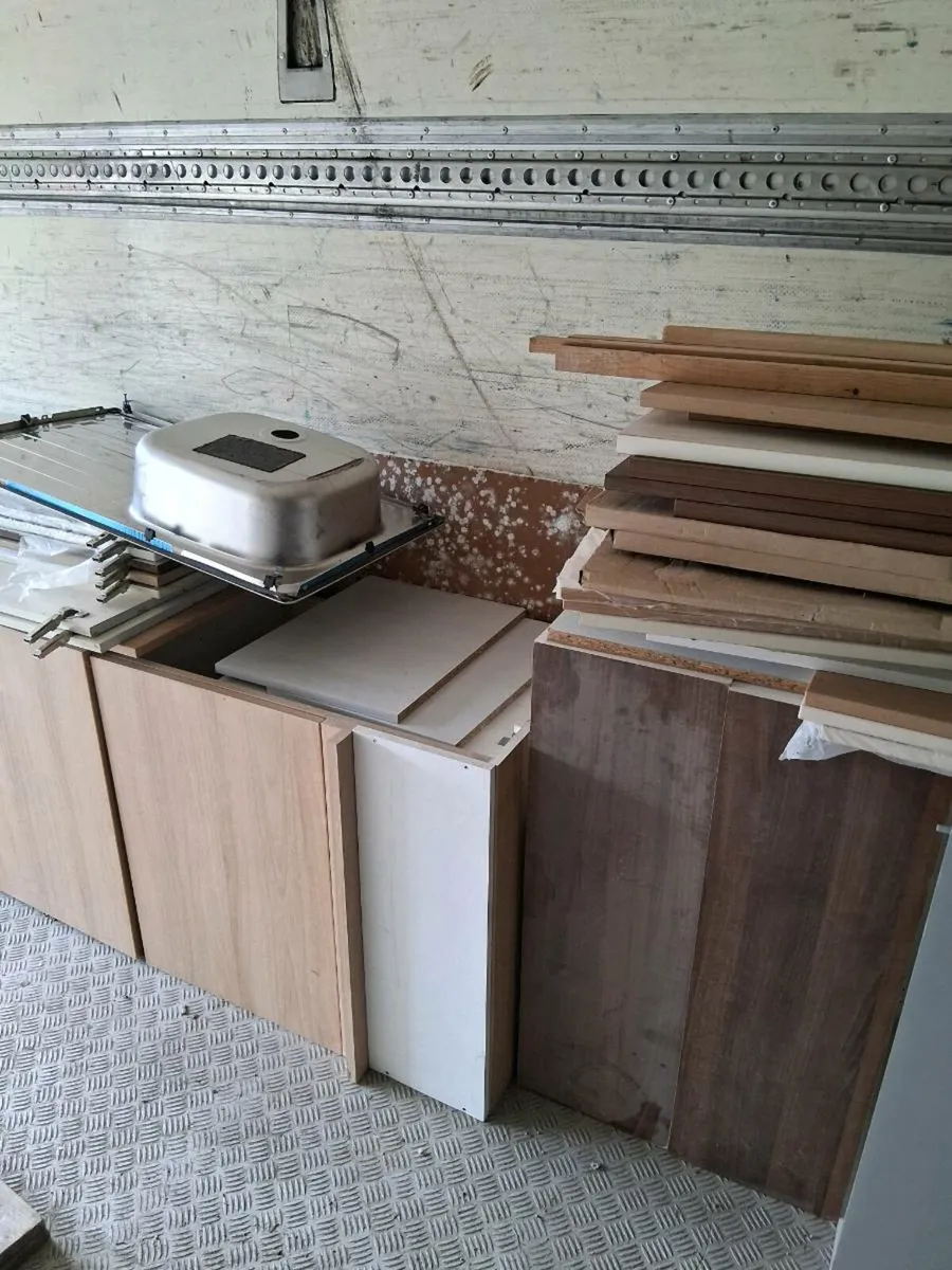 Kitchen units worktops and accessories - Image 3