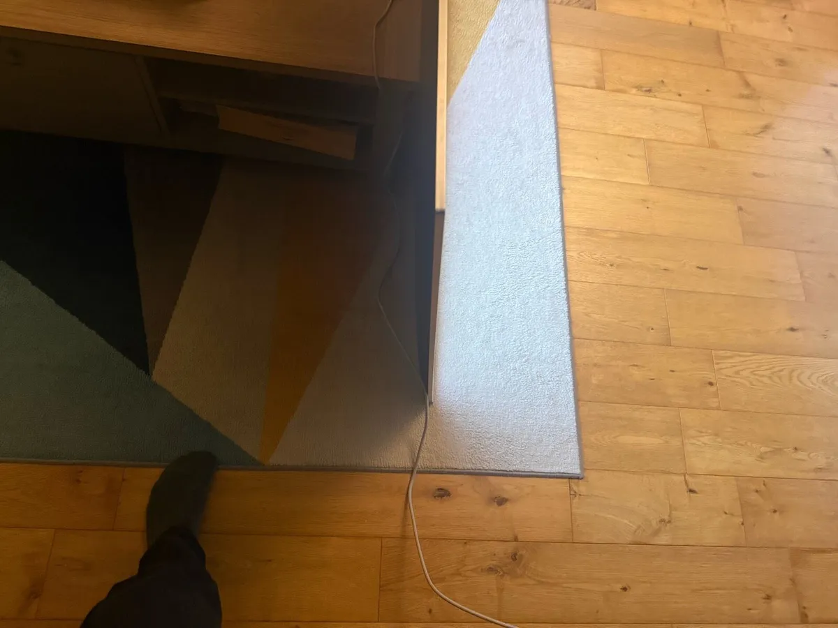 65” Samsung Smart Tv - Image 3
