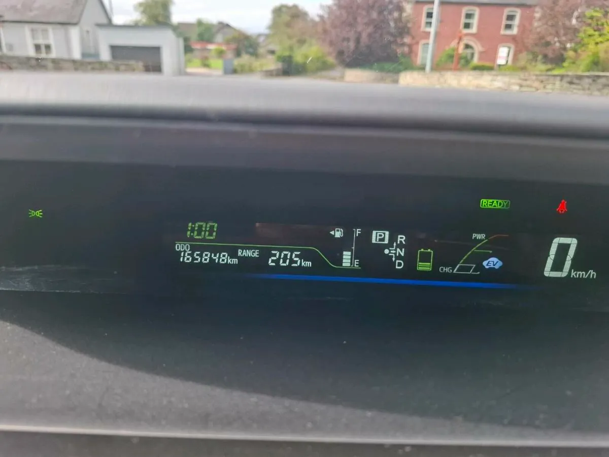 Toyota prius plus - Image 2