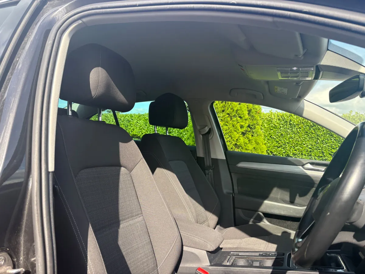 Volkswagen Passat 2021 - Image 3