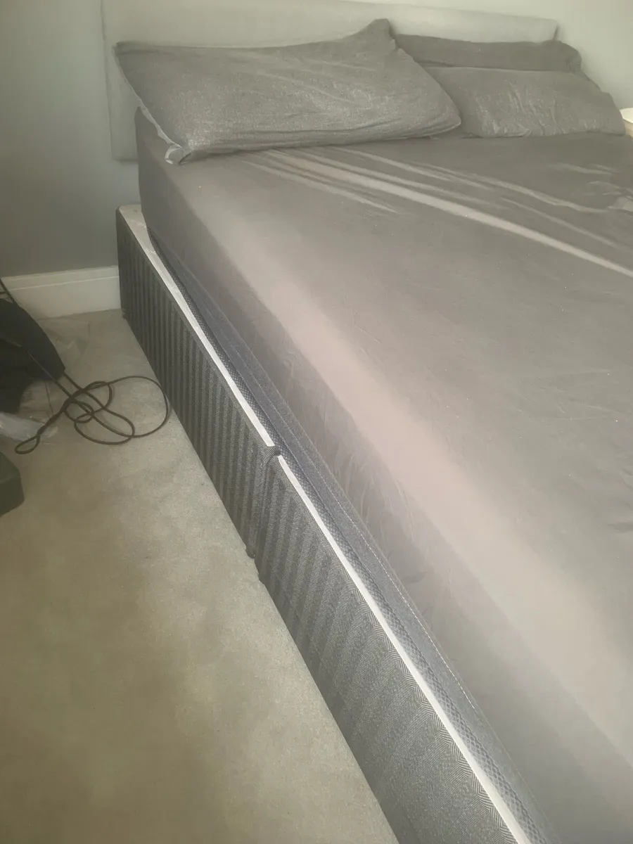 Bed double divan base and headboard - Image 2
