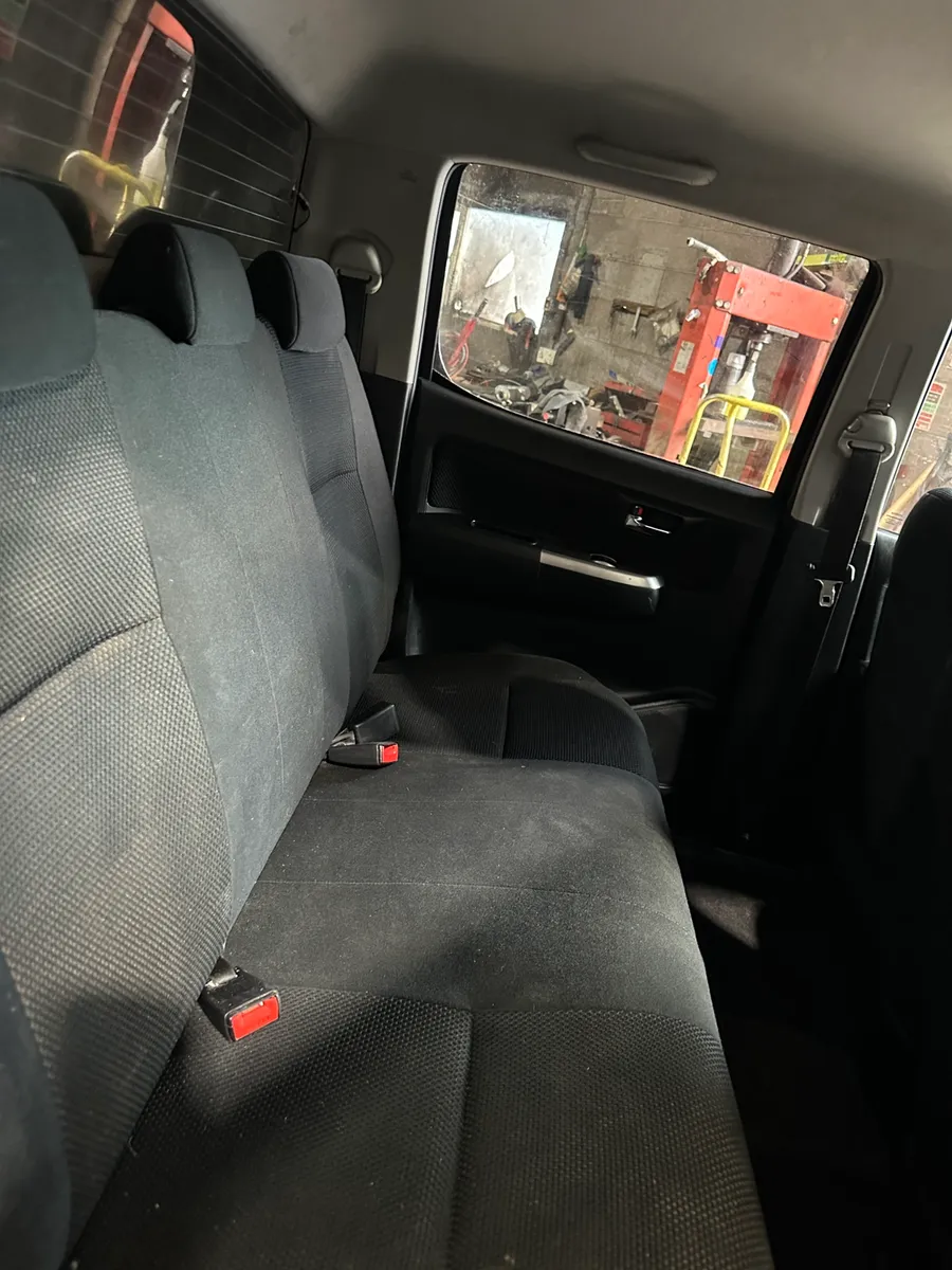 2014 Toyota Hilux Invincible - Image 3