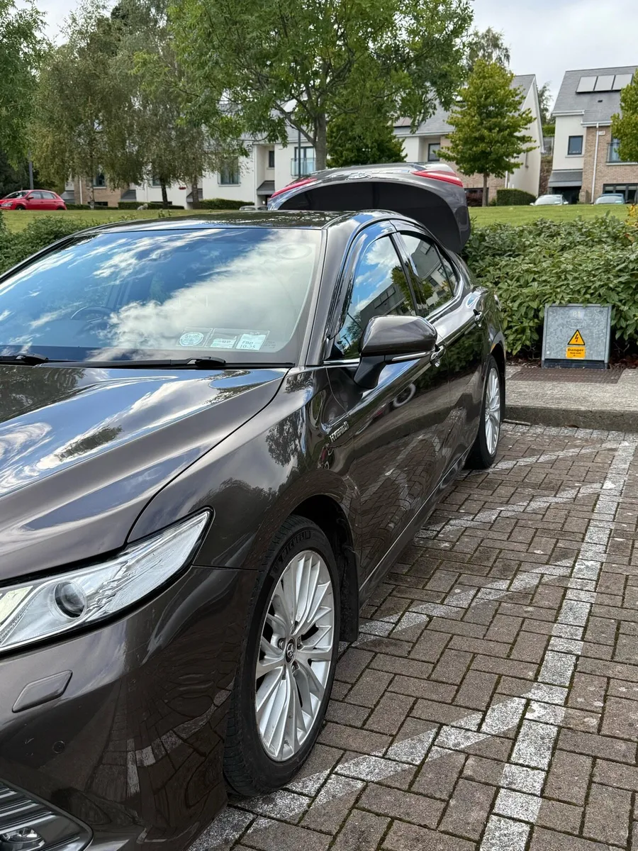 Toyota Camry 2019 hybrid executive edition - Image 2