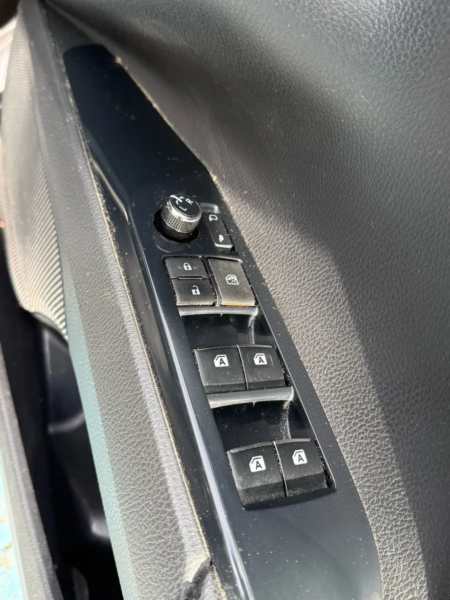 Toyota Camry 2019 hybrid executive edition - Image 4