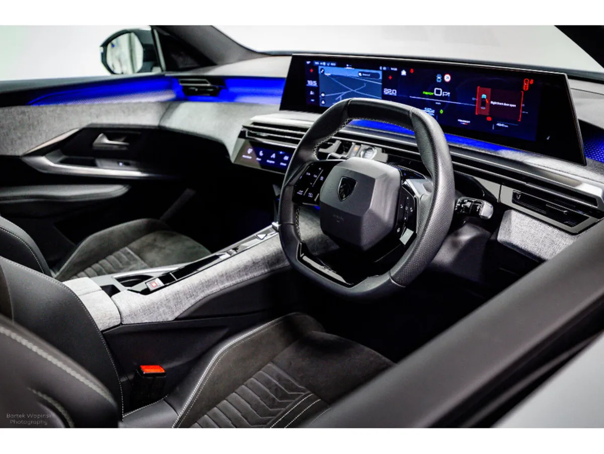 Peugeot 3008 E-GT 73kWh ~525km range - 210HP - Image 2