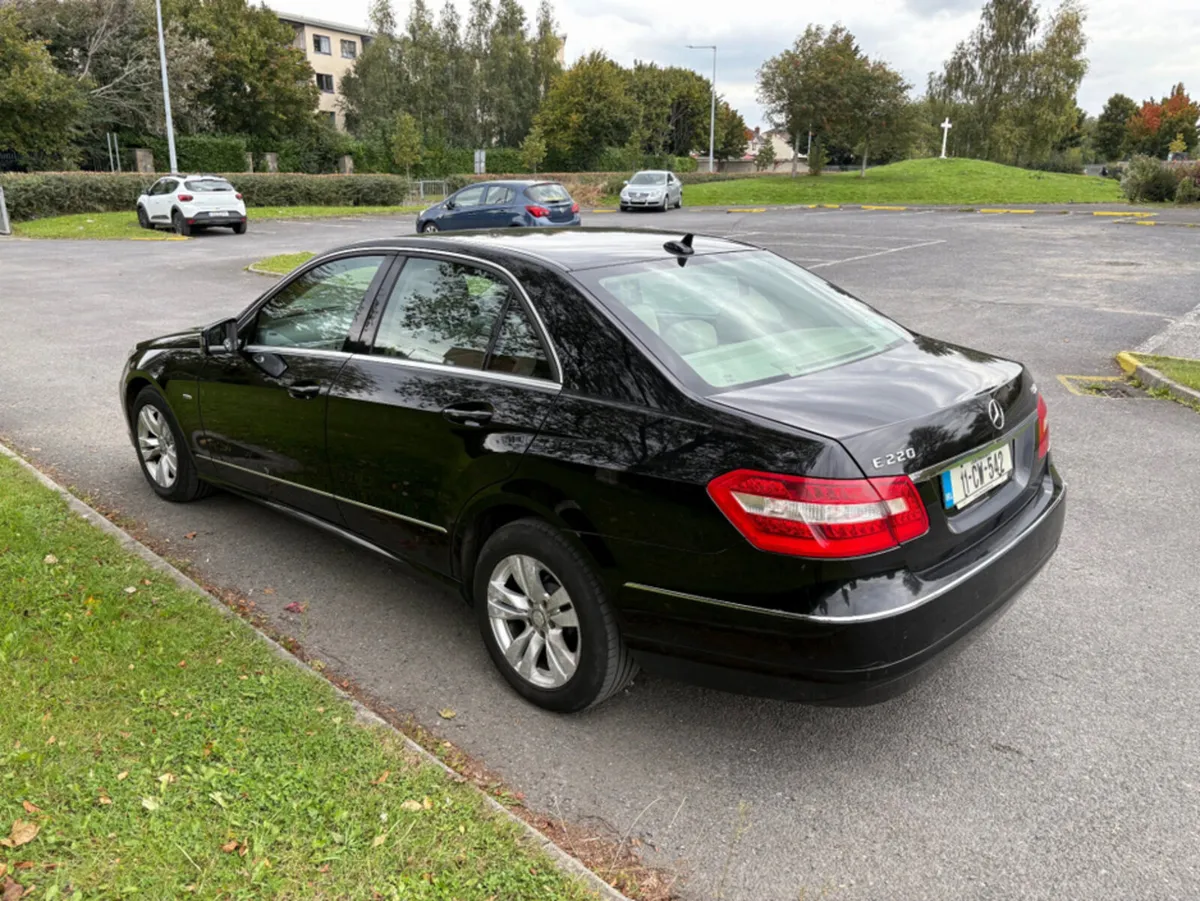 Mercedes-Benz E-Class 220 CDI BLUE EFFICIENCY ELEG - Image 4