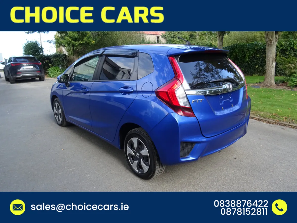 Honda Fit 1.5 AUTO HYBRID ANDROID AUTO - Image 3