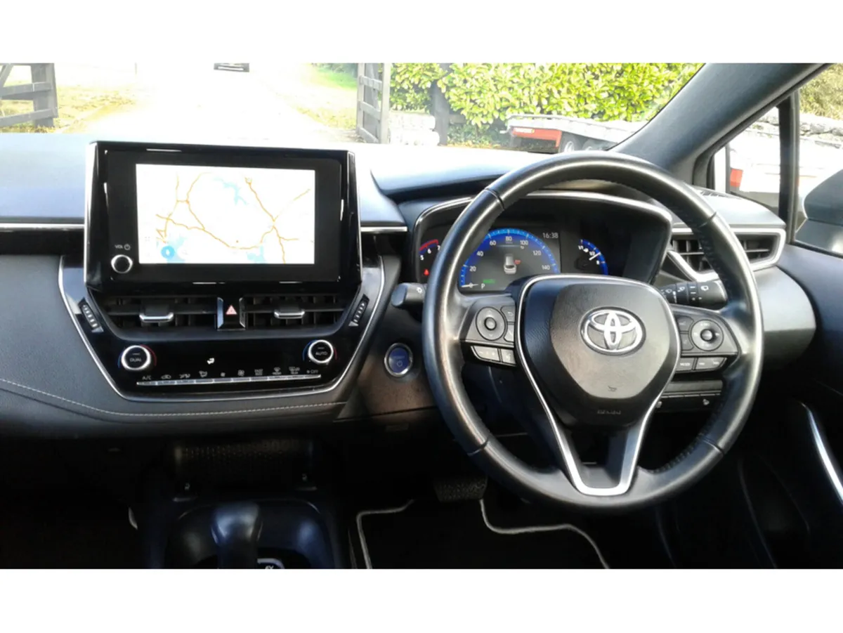 Toyota Corolla ICON TECH HEV CVT estate - Image 2