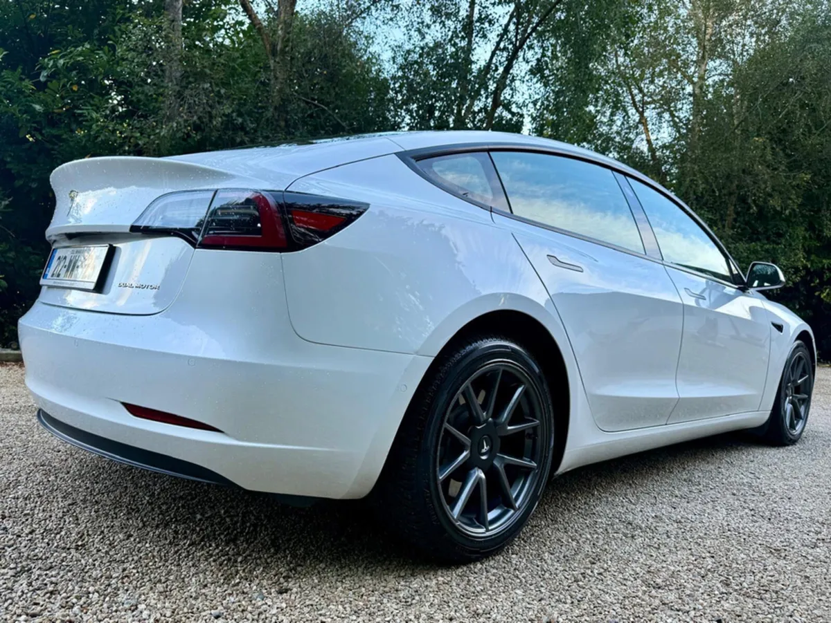 Tesla Model 3 LONG RANGE DUAL MOTOR AWD (with Acce - Image 4