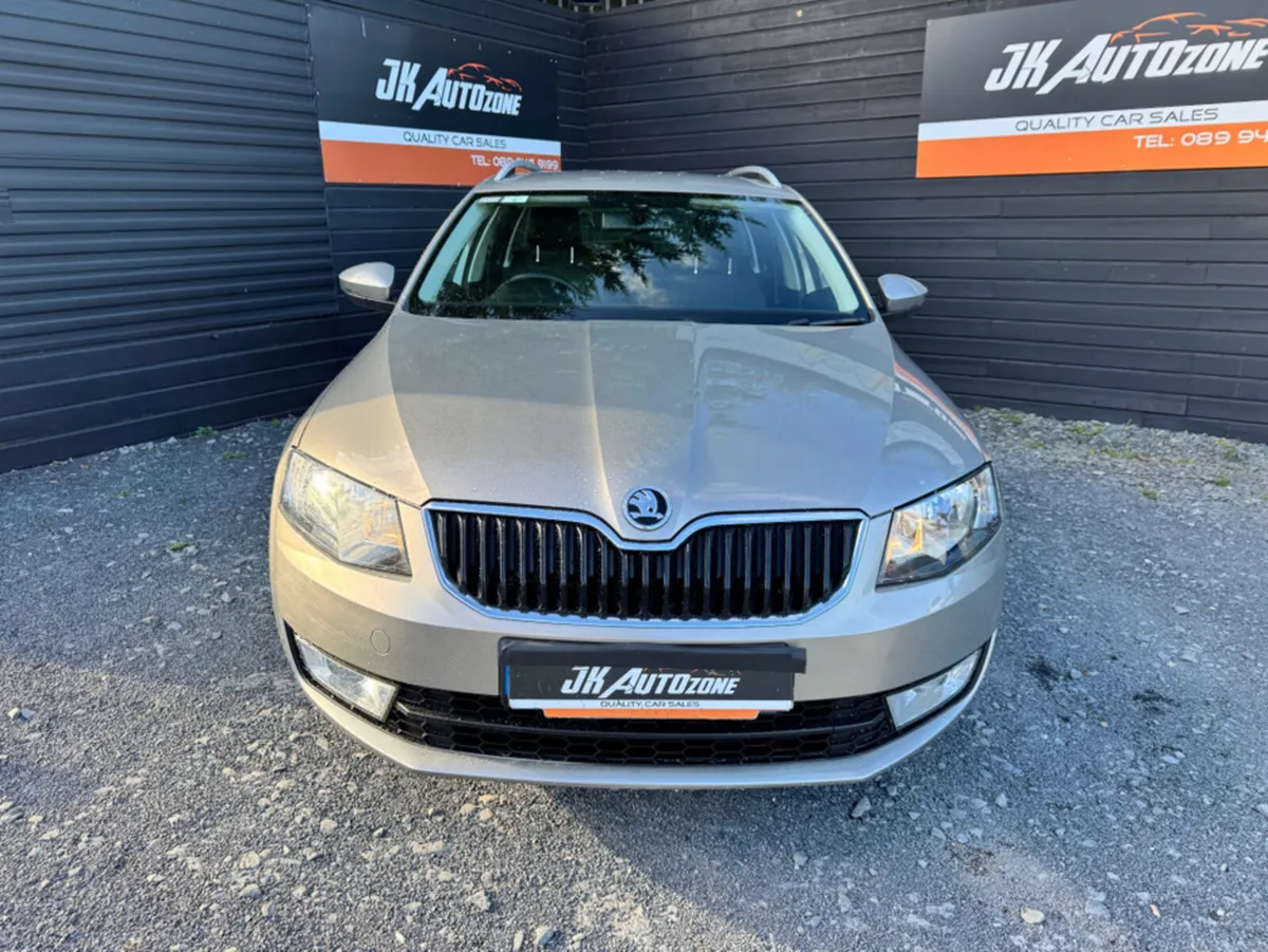 Skoda Octavia 1.6 TDI COMBI STYLE 5DR - Image 2
