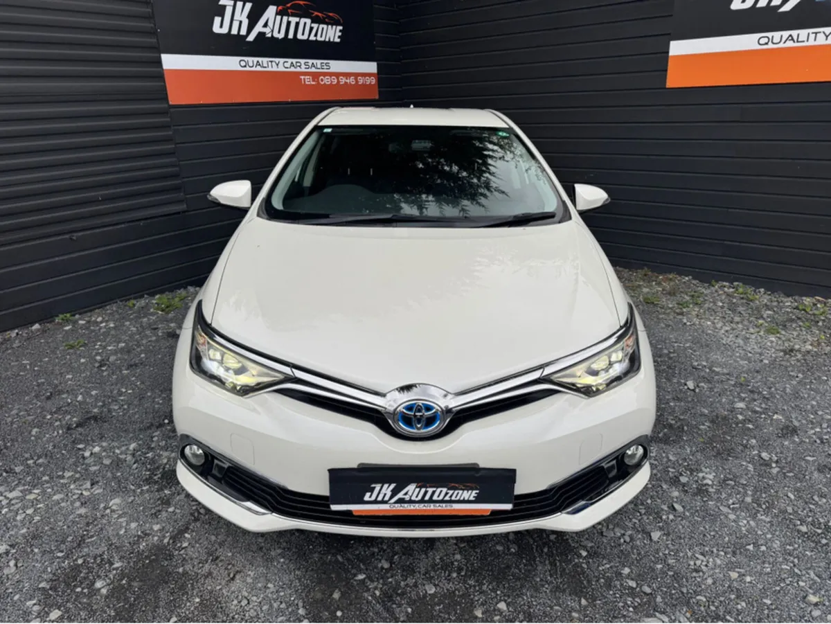Toyota Auris 1.8 HYBRID AUTO 5DR - Image 2