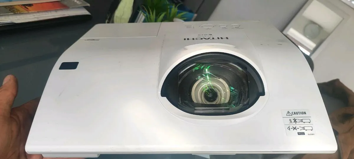 Hitachi  projector - Image 1