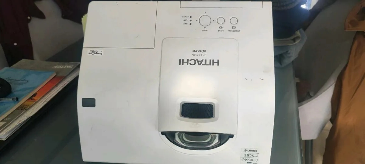 Hitachi  projector - Image 2