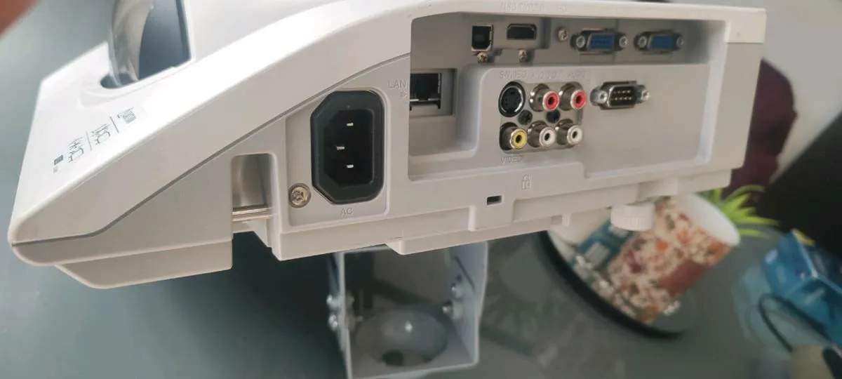 Hitachi  projector - Image 3