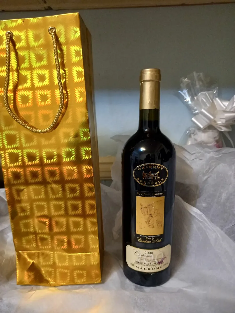 Im selling a bottle of vintage wine - Image 1